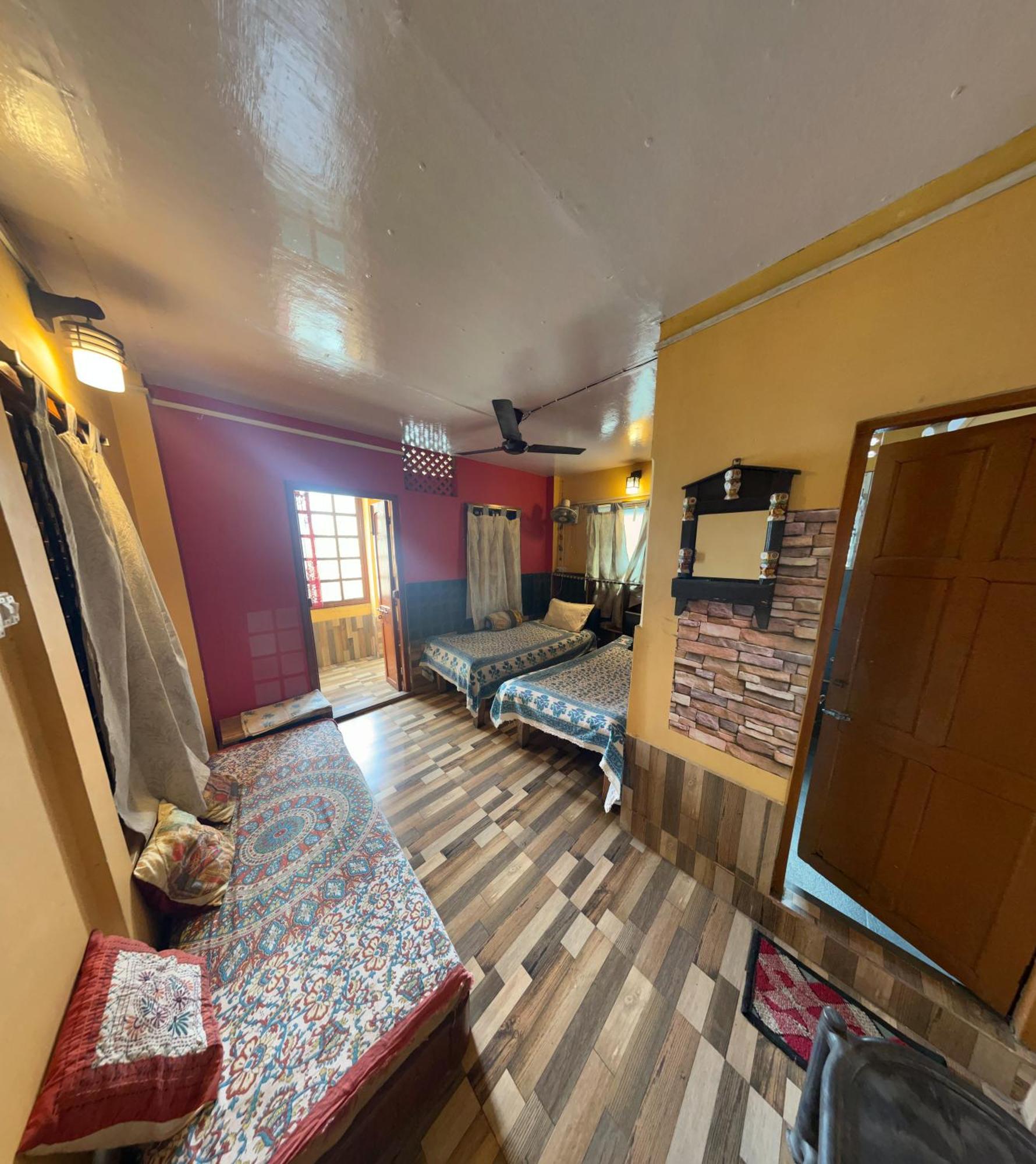 Calcutta Backpackers Homestay- For Travellers And Backpackers 외부 사진